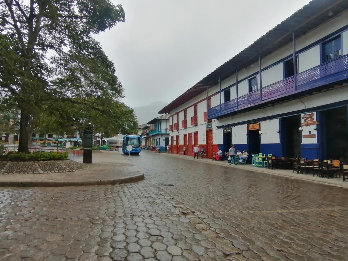 Hostal Y Cabanas Los Juanes Хардін Екстер'єр фото