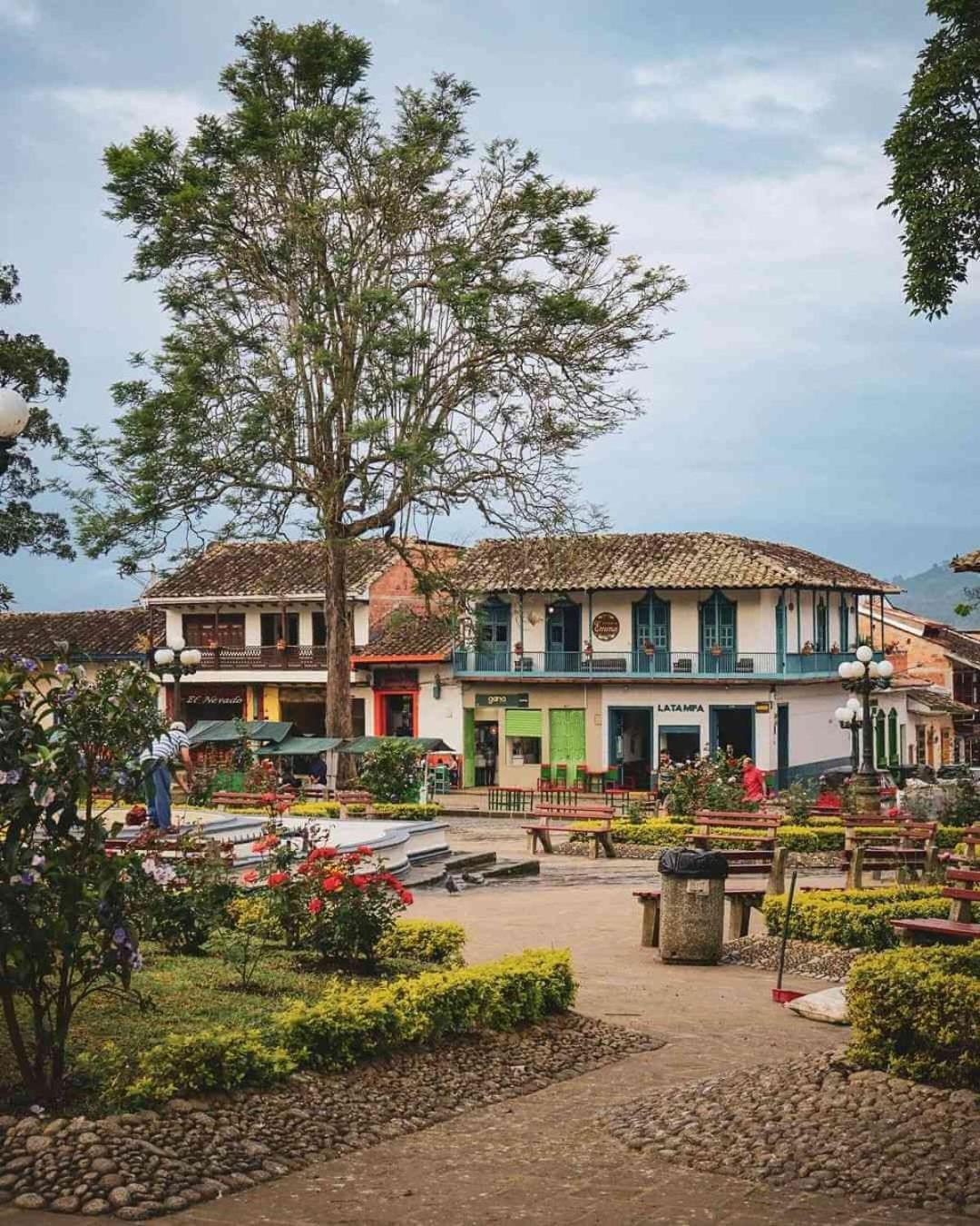 Hostal Y Cabanas Los Juanes Хардін Екстер'єр фото